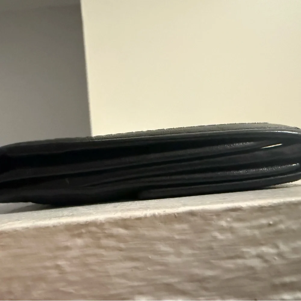 Black Vintage Gucci Leather Wallet- Gold Emblem - Picture 5 of 13